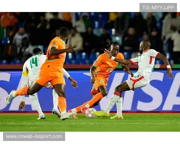 德甲冬窗法兰克福豪签五新援，莱比锡解约功勋坎普尔引争议