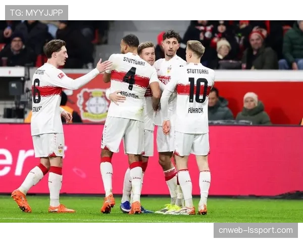 德甲:勒沃库森3-1逆转斯图加特,继续不败,阿隆索战术微调见效 德甲:勒沃库森3-1逆转斯图加特,继续不败,阿隆索战术微调见效